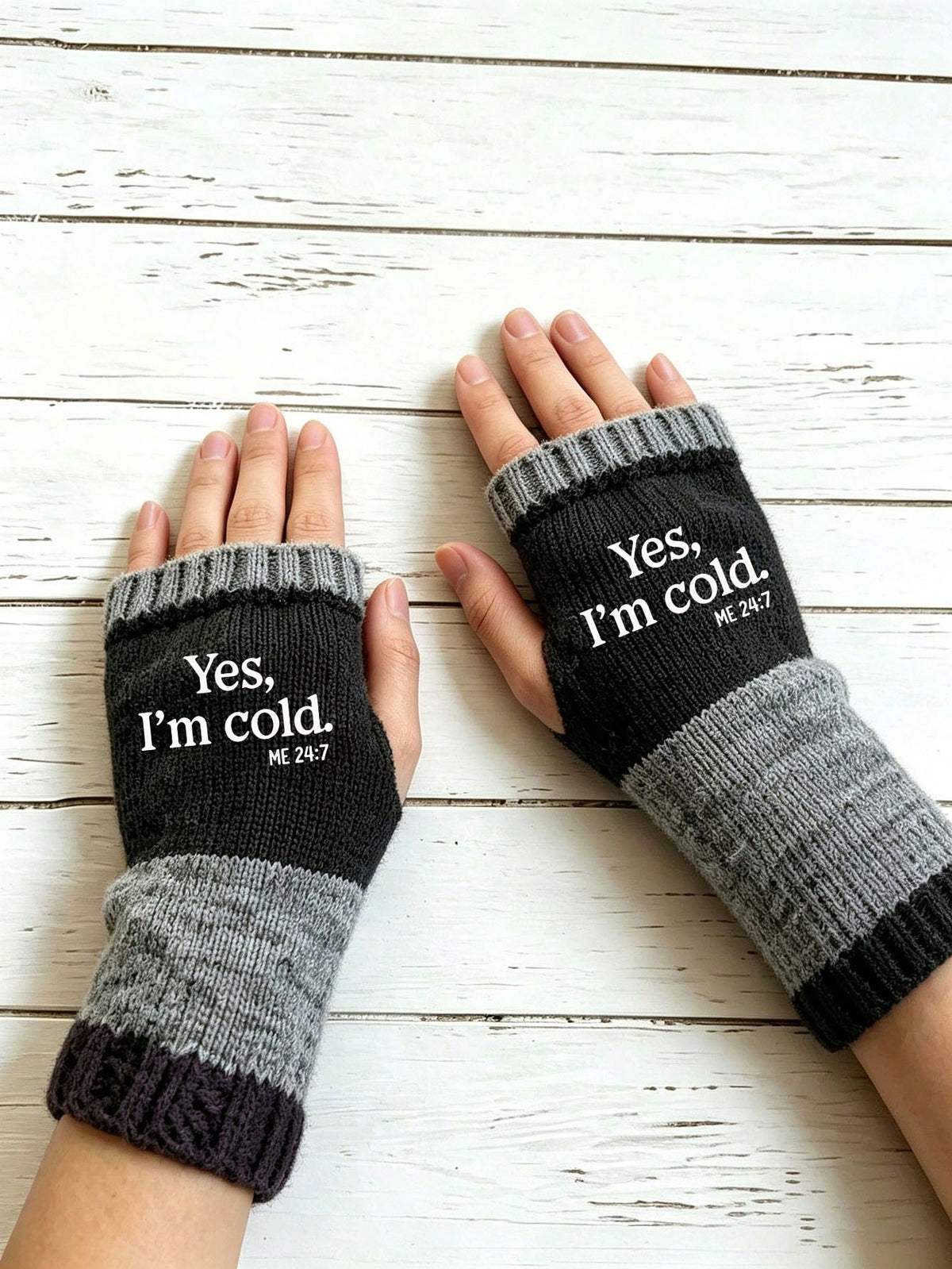 SHEIN 1 Pair Women's Autumn/Winter Contrast Color Knitted Fingerless Gloves