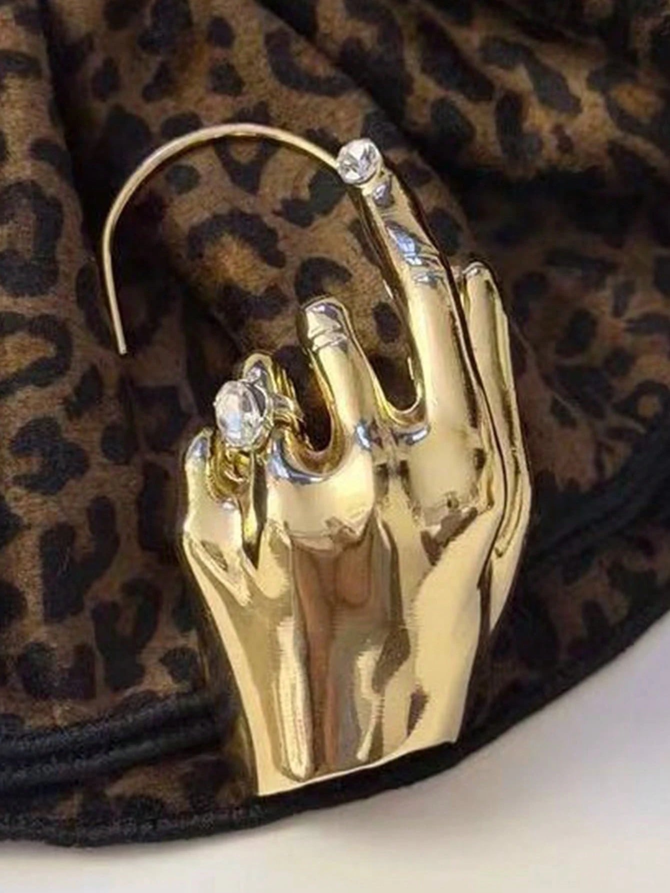 SHEIN 1pc Women's Unique Metal Hand-Shaped Earrings, Fashionable Earrings Accessory