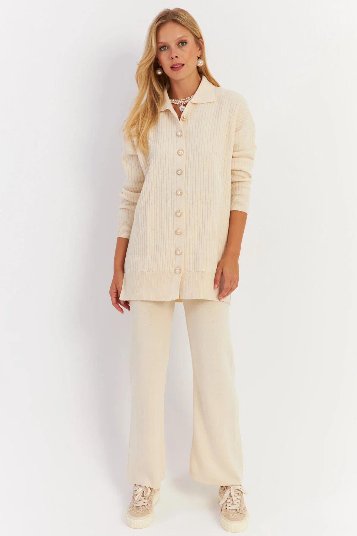 Trendyol Ecru Women's Knitwear Cardigan and Bottom Set - Pearl Buttoned Nuv26