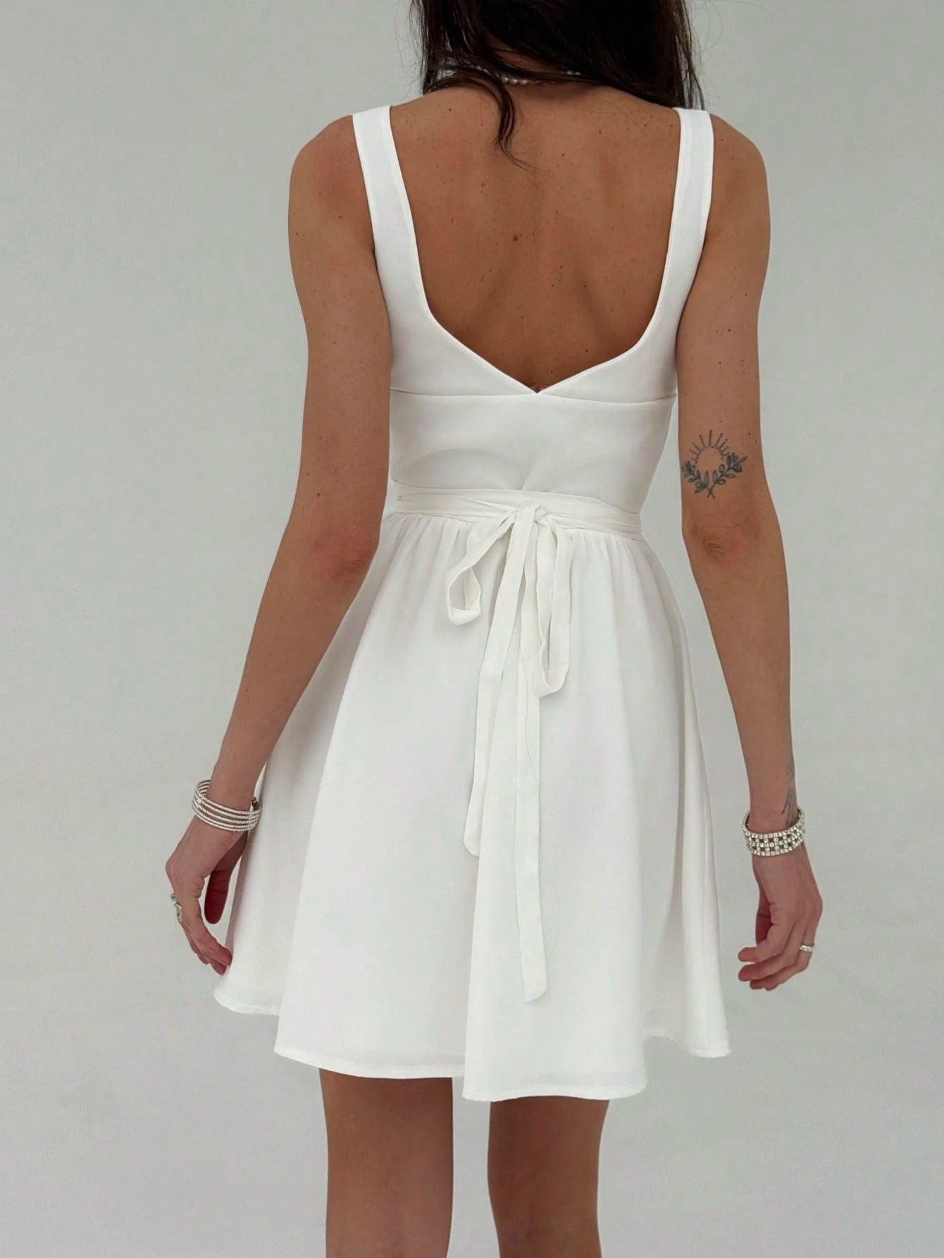 SHEIN DRESS Aloruh Elegant Minimalist Solid Color Sexy Deep V-Neck