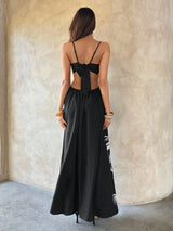 SHEIN فستان نسائي أنيق للعطلات بوهو شيك أسود وأبيض بنقشة نباتية متباينة مجوف صيفي كاجوال متعدد الاستخدامات بحمالة صدرية ماكسي بدون ظهر على الشاطئ