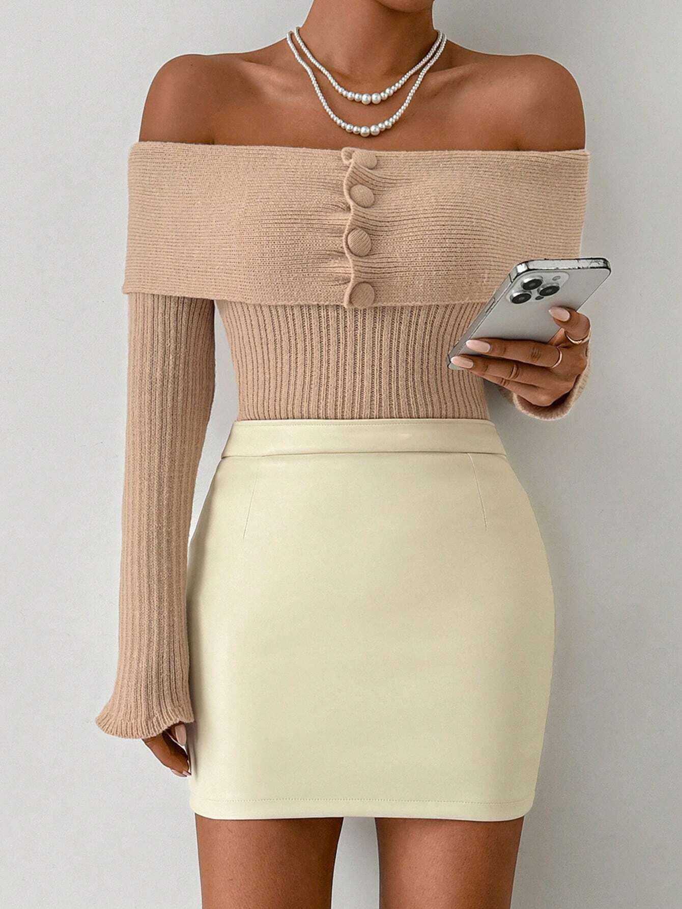 بلوزة شي إن النسائية ذات الكتف المكشوف والأزرار A5A 