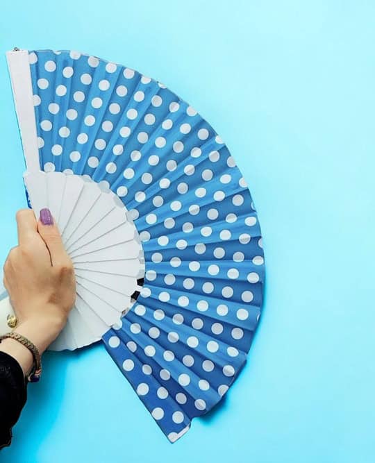 مروحة يدوية