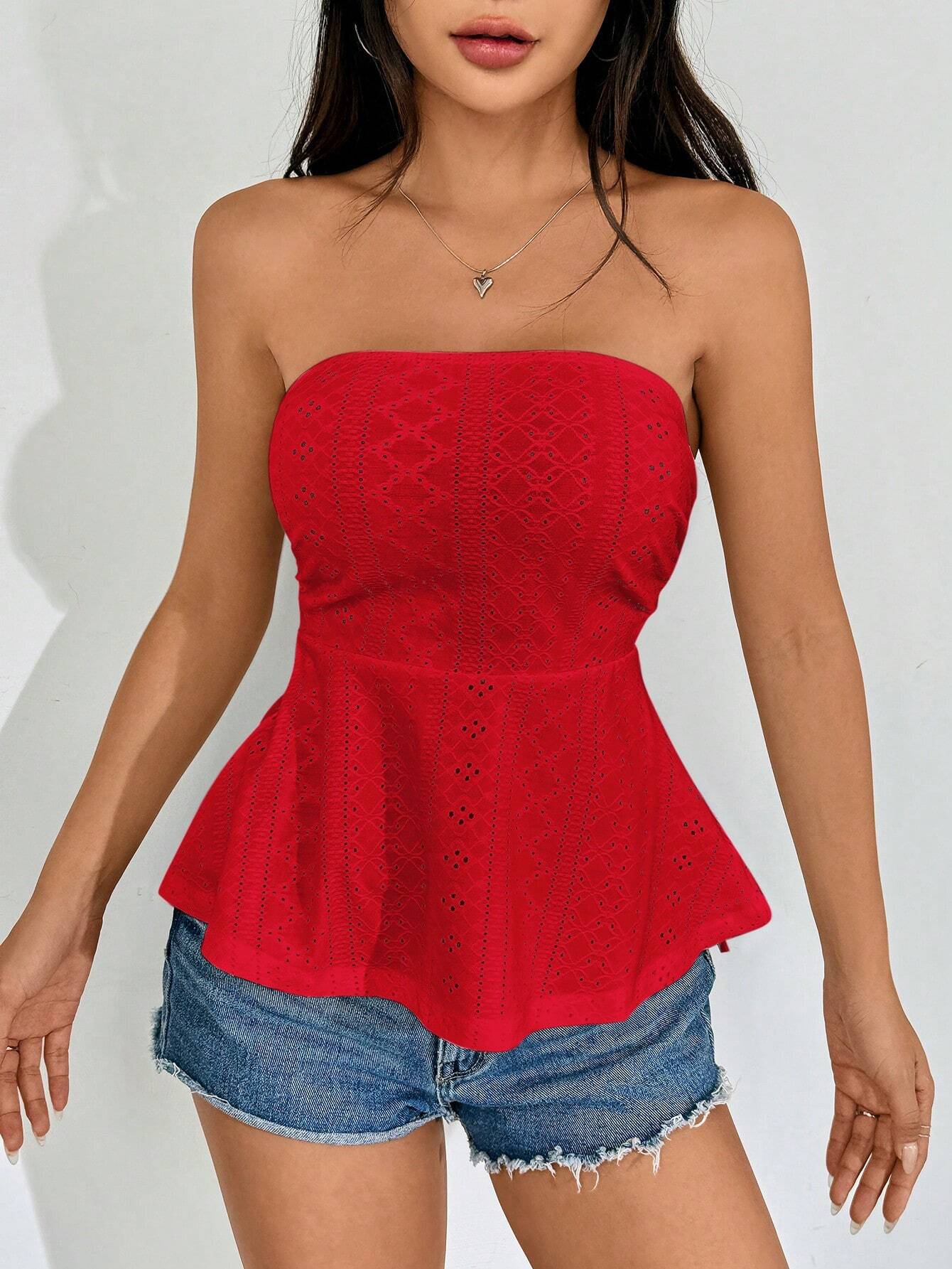 SHEIN EZwear بلوزة علوية قصيرة مكشكشة بحافة أنبوبية مطرزة بفتحات
