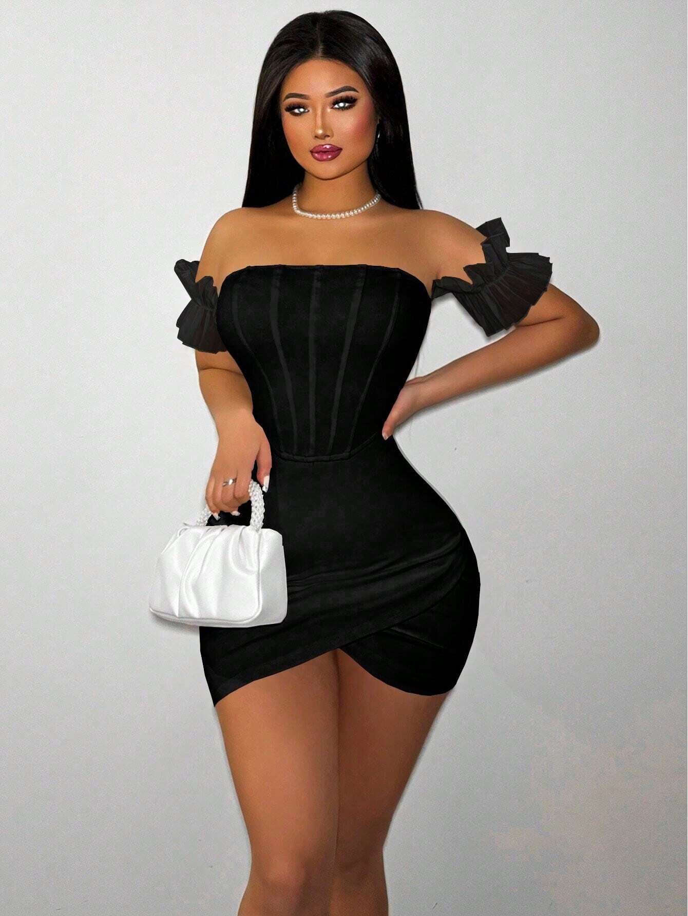 فستان نسائي مثير من SHEIN Foxxy مكشوف الكتفين بحافة ملفوفة ومزينة بكشكشة C4A 