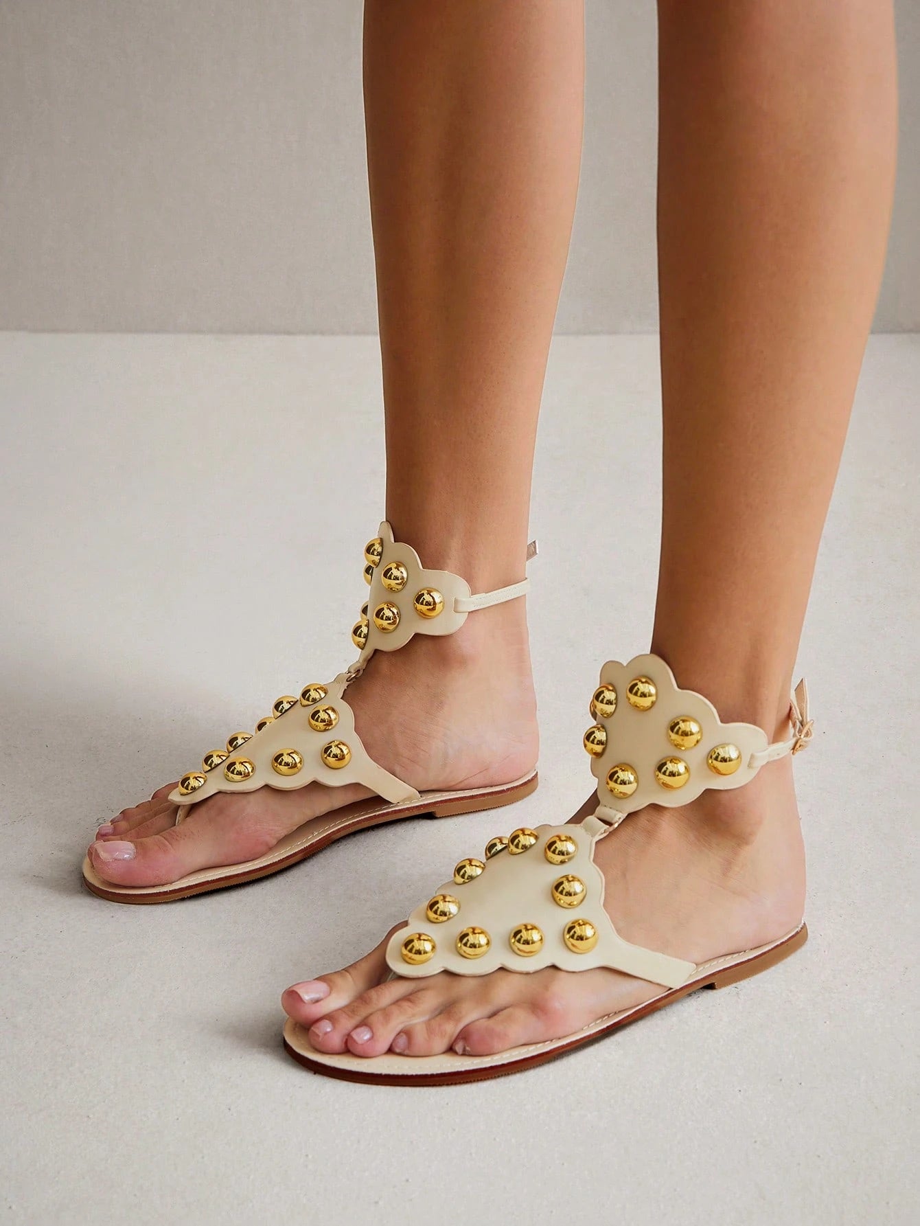 SHUZIA Women's Fashionable Comfortable Metal Ornament Decor Flat Thong Sandals