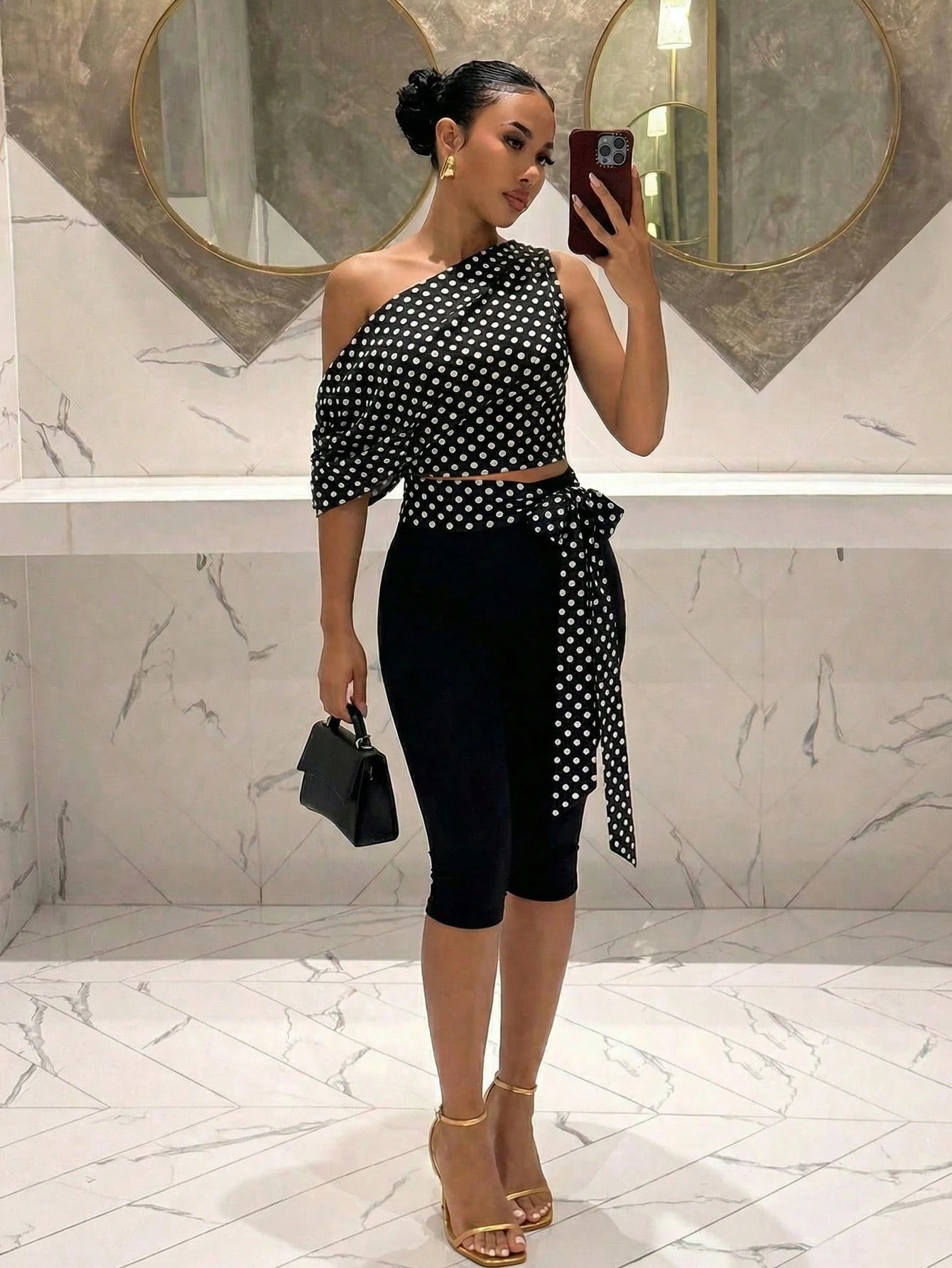 SHEIN laydiva طقم نسائي صيفي من قطعتين بنقشة نقاط البولكا أبيض وأسود، عصري مثير بكتف واحد متقاطع