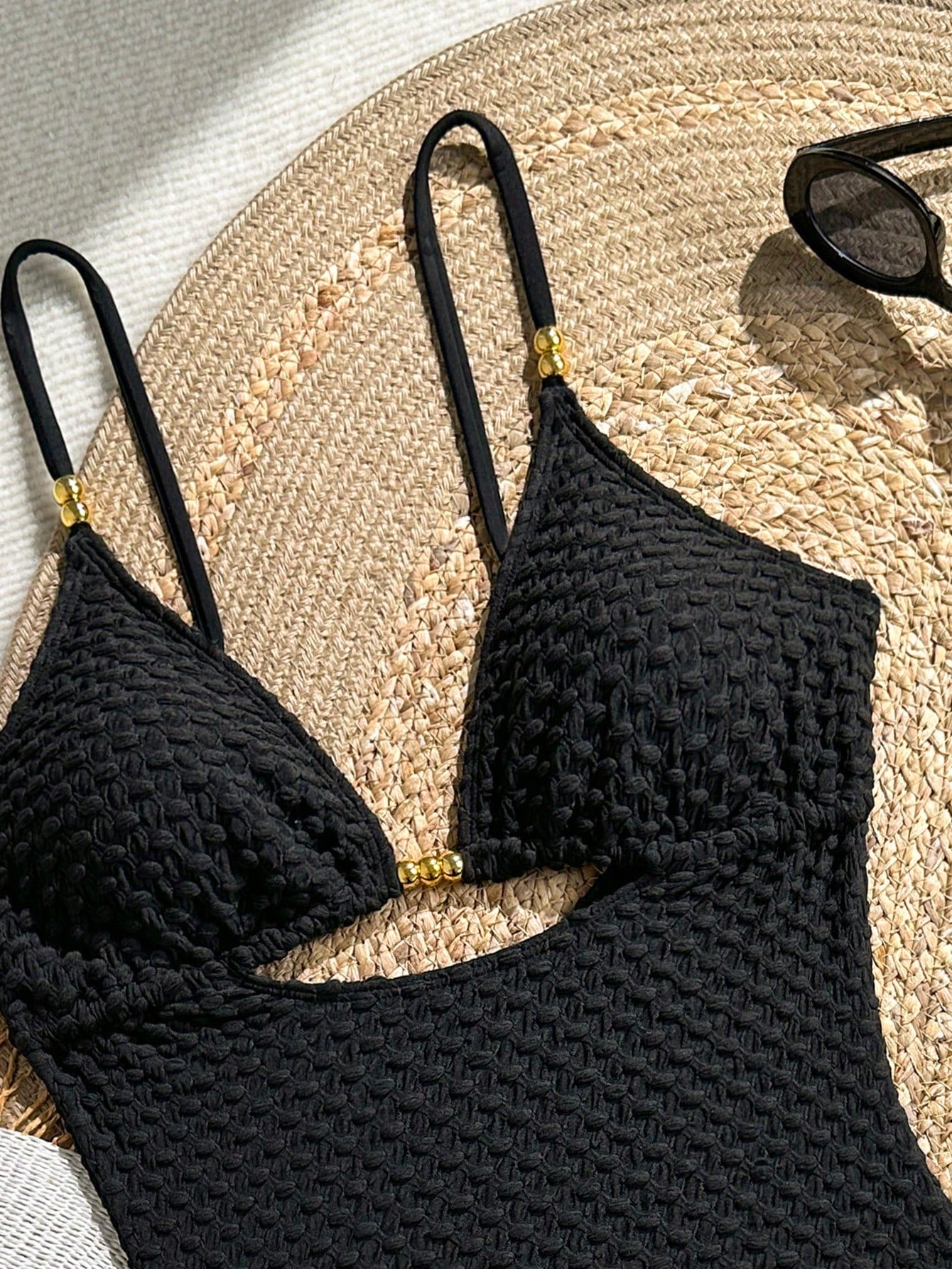SHEIN Swim Vcay 2026 ملابس سباحة نسائية جديدة لقضاء العطلات الصيفية على الشاطئ بلون سادة بقماش محكم ومزين بالخرز