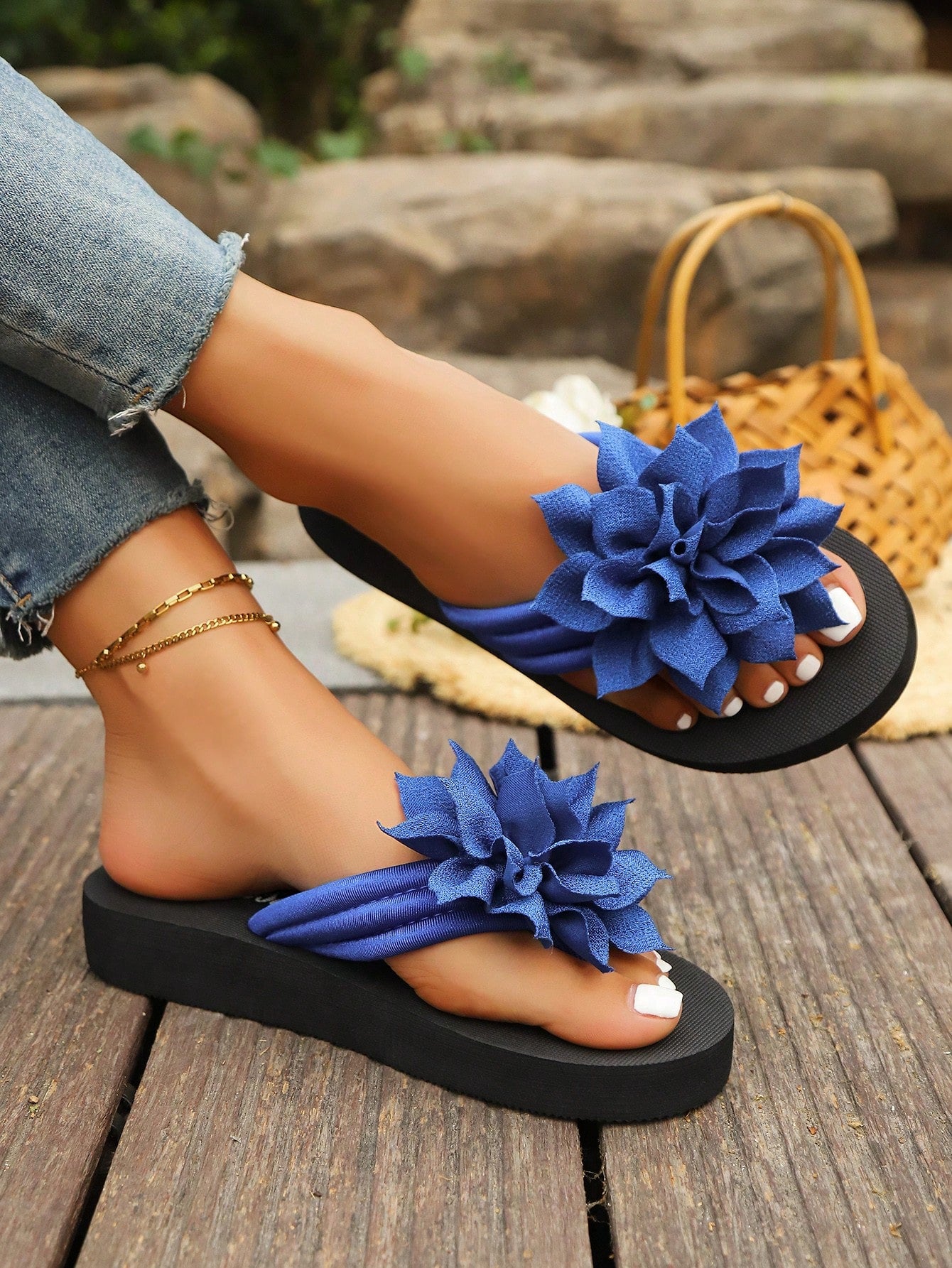 SHEIN Women's Fashionable, Comfortable And Lightweight Floral Thong Sandals, Casual Beach Slippers