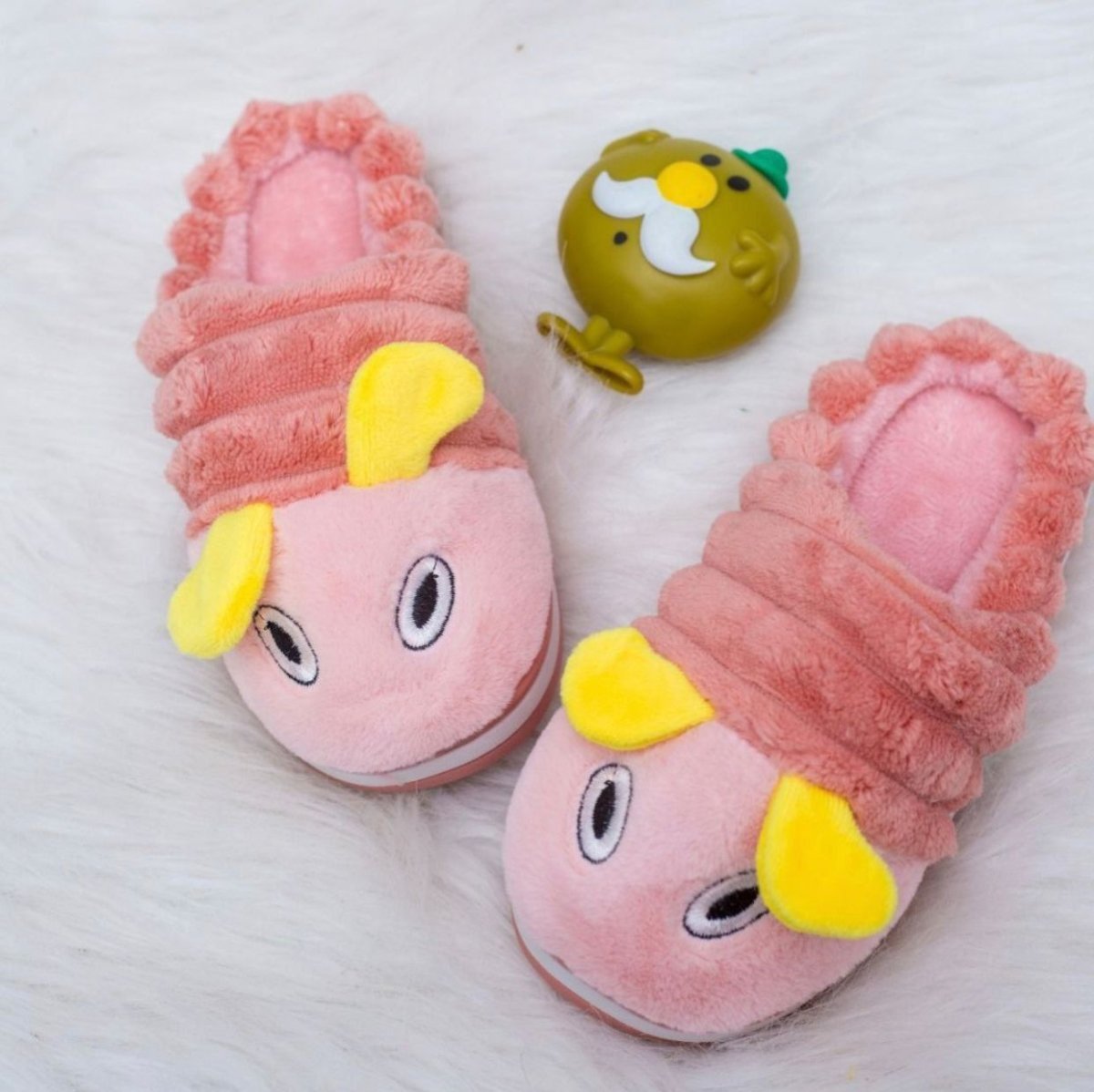 Bee fluffy slippers BOX2 - PINK SHOP EG