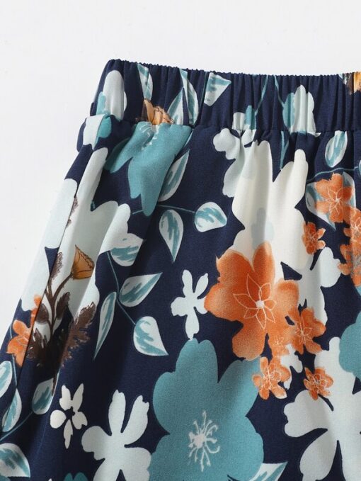 SHEIN Girls Fringe Hem Floral Shorts - Image 4