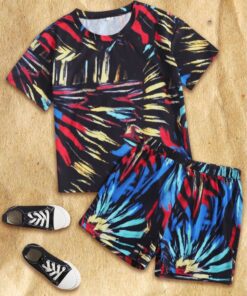 SHEIN Boys Graphic Print Tee & Shorts