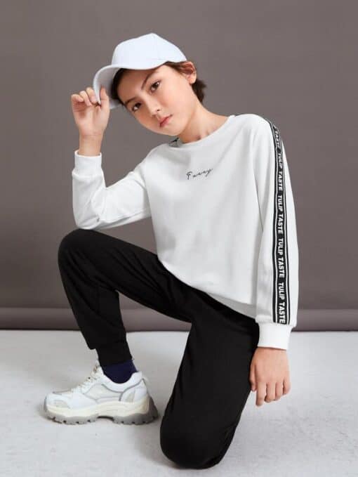 SHEIN Boys Letter Graphic Contrast Tape Pullover - Image 3
