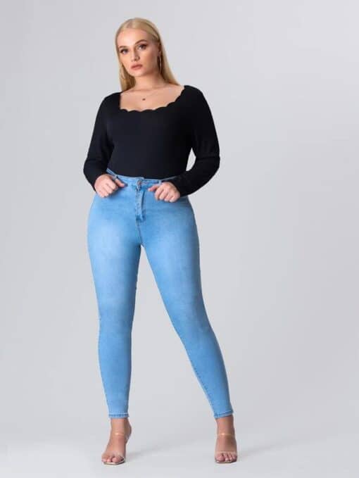 SHEIN Plus Solid Scallop Trim Bodysuit - Image 3
