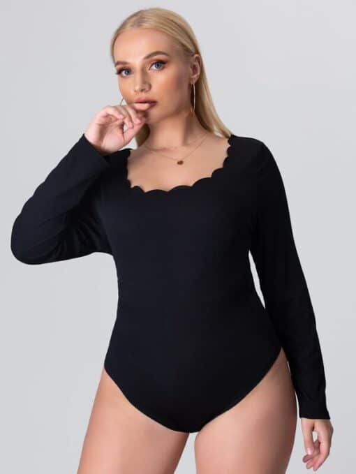 SHEIN Plus Solid Scallop Trim Bodysuit - Image 2