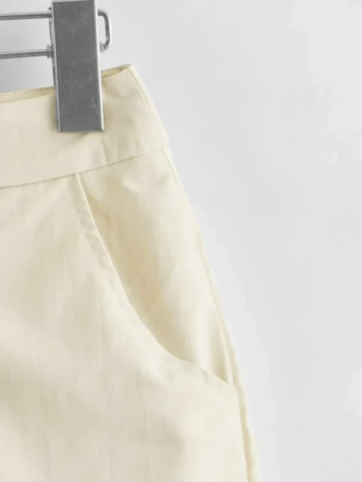 ROMWE Solid Cuffed Shorts - Image 4
