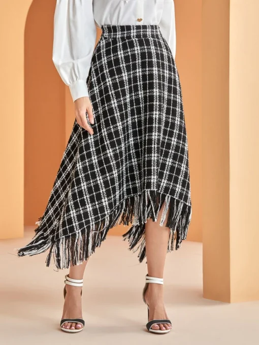 SHEIN Modely Plaid Fringe Trim Asymmetrical Hem Tweed Skirt Without Belt