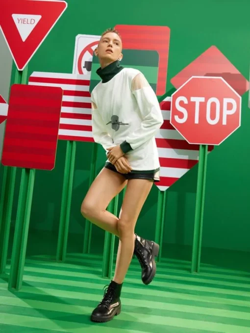 SHEIN X Romina Mesh Insert Letter & Colorblock Graphic High Neck Pullover - Image 3