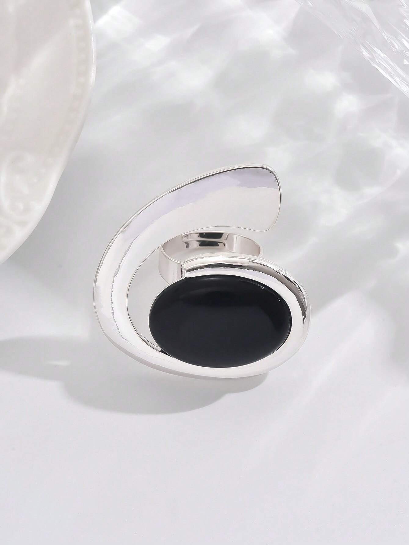 SHEIN 1pc Exaggerated Geometric Design Western Style Resin & Zinc Alloy Ring - Image 4