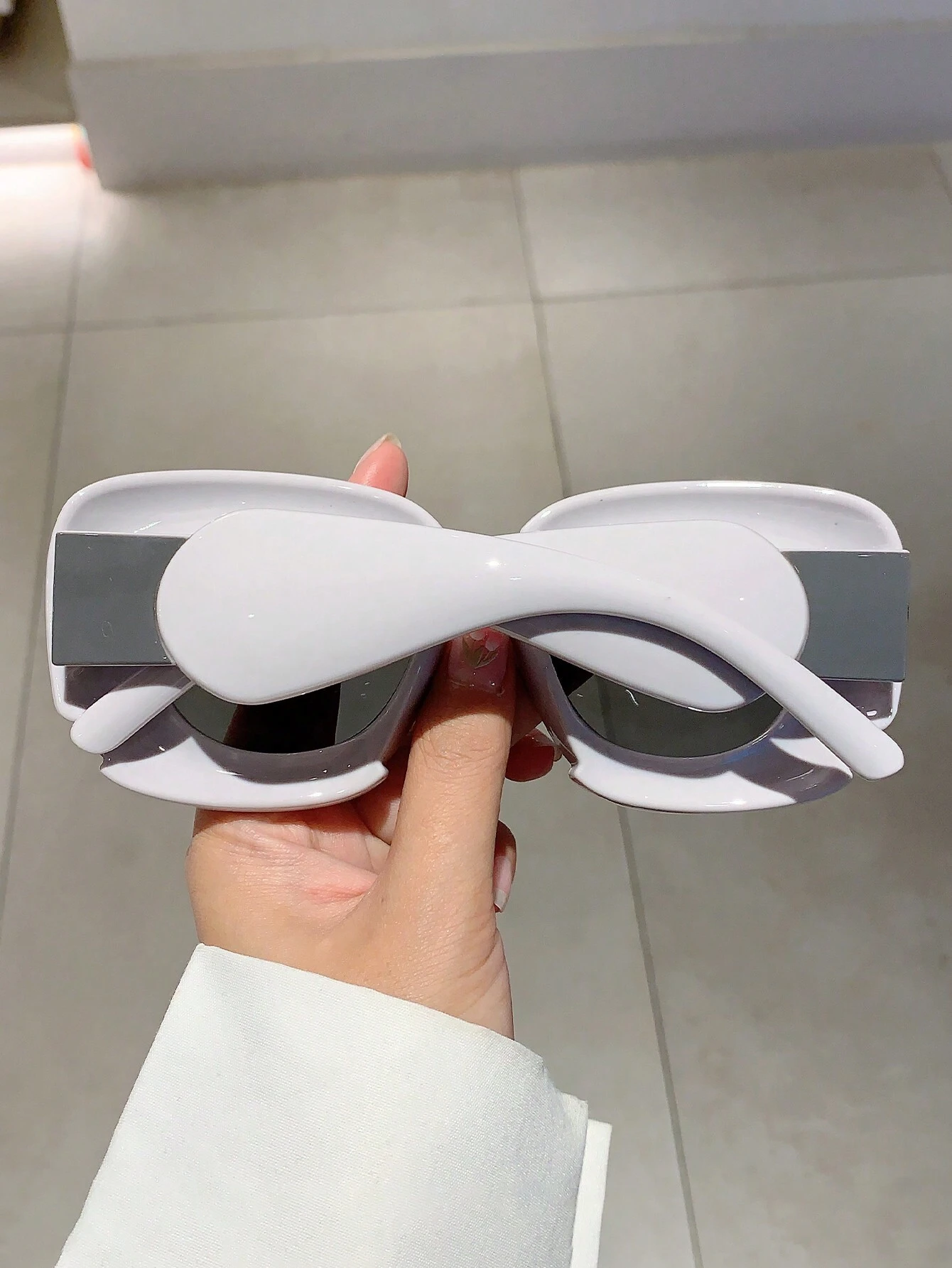 SHEIN 1pc Fashionable Women's Square Shape Cloud Design Eye Glasses With Expanding Effect - Image 2