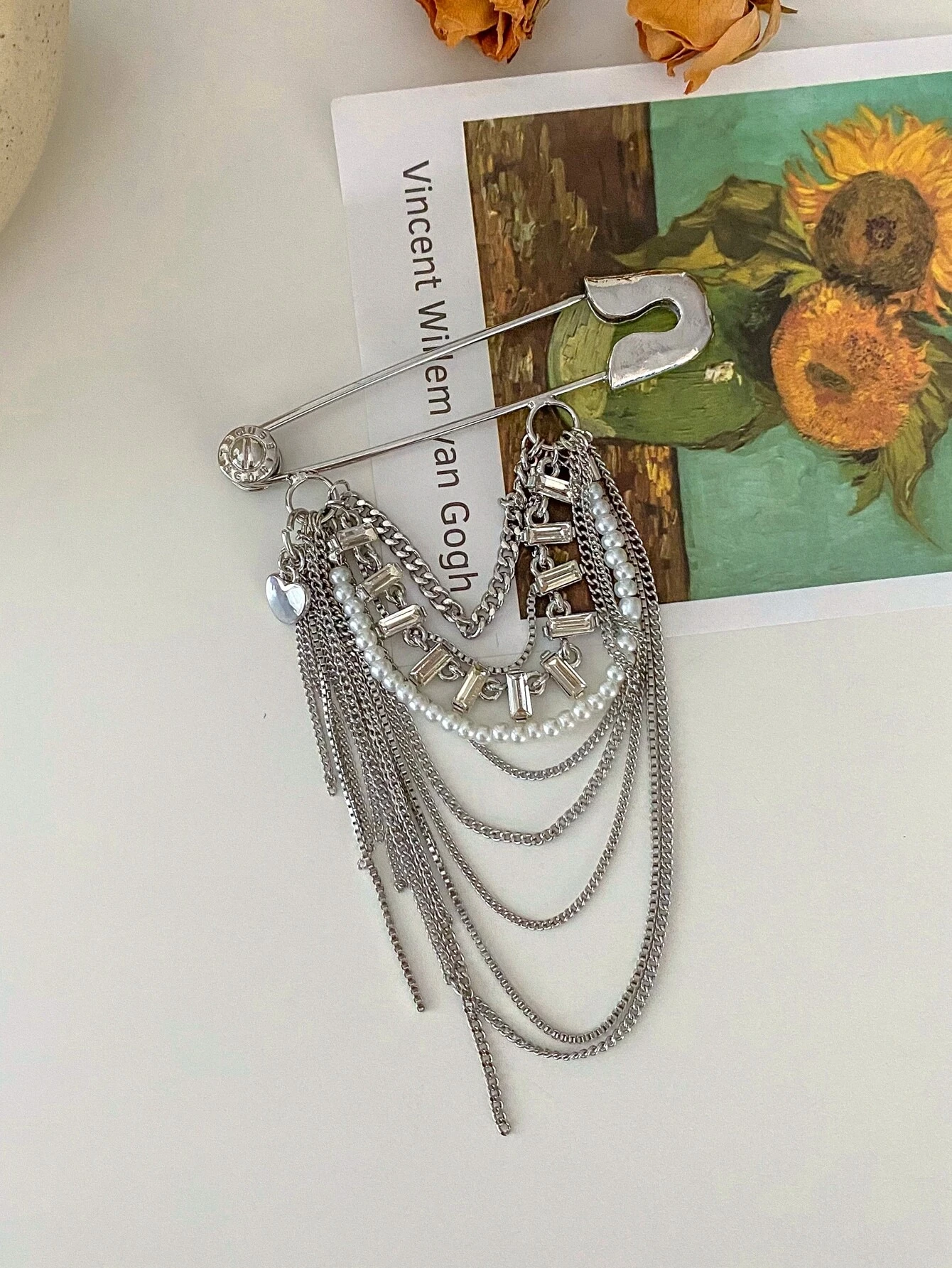 SHEIN 1pc Faux Pearl & Tassel Decor Brooch Pin For Women - Image 3