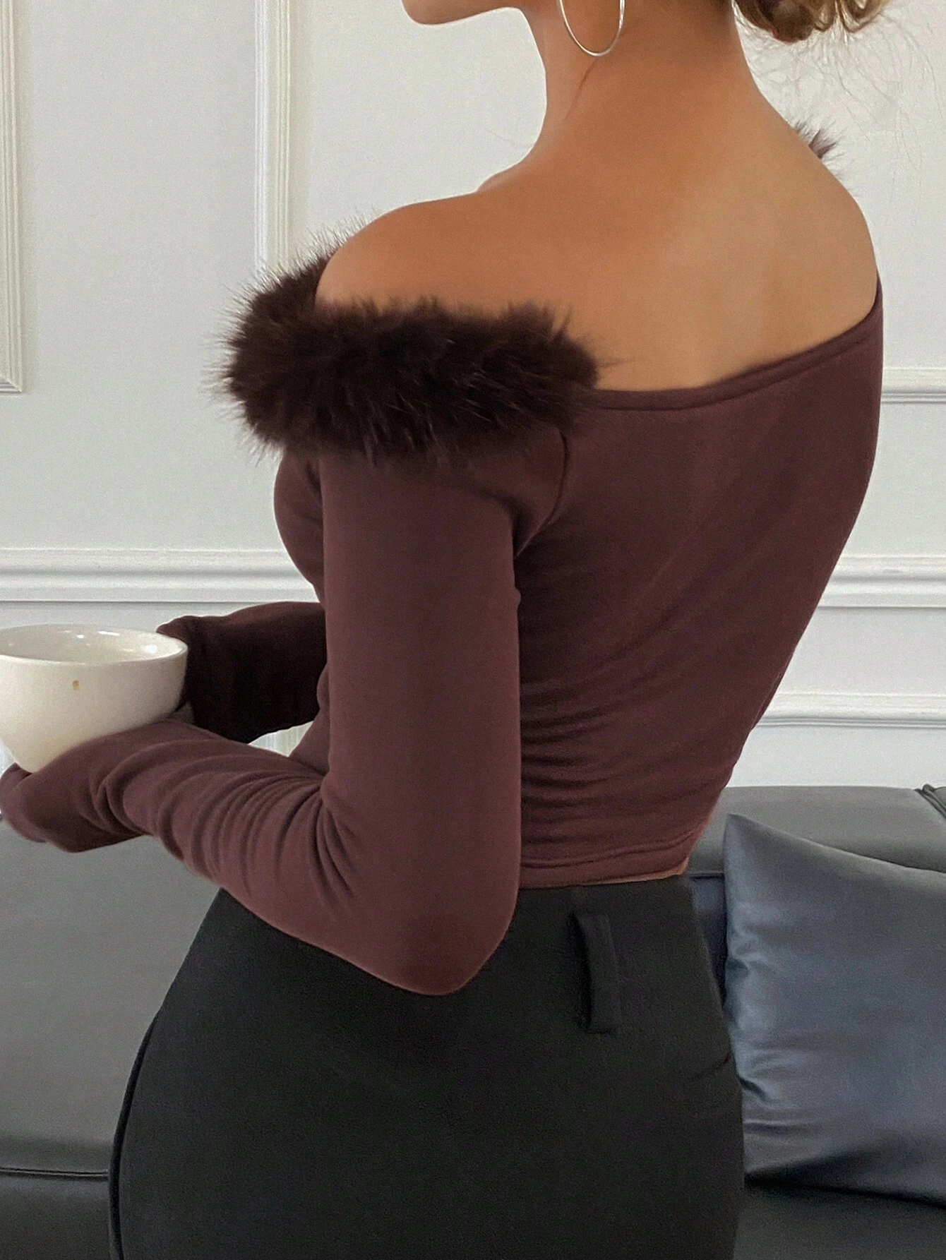 SHEIN DAZY Women Fleece Lined Cutout Shoulder Fuzzy Trim T-Shirt