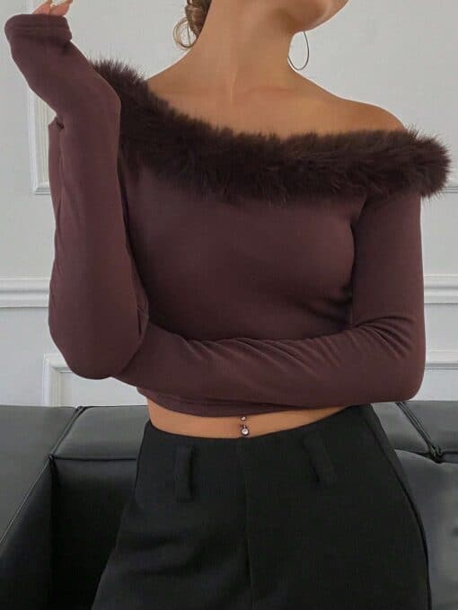 SHEIN DAZY Women Fleece Lined Cutout Shoulder Fuzzy Trim T-Shirt