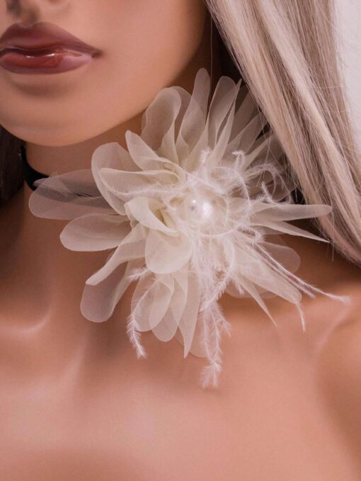 SHEIN 1 Delicate Big Flower Feather Faux Pearl Black Beige