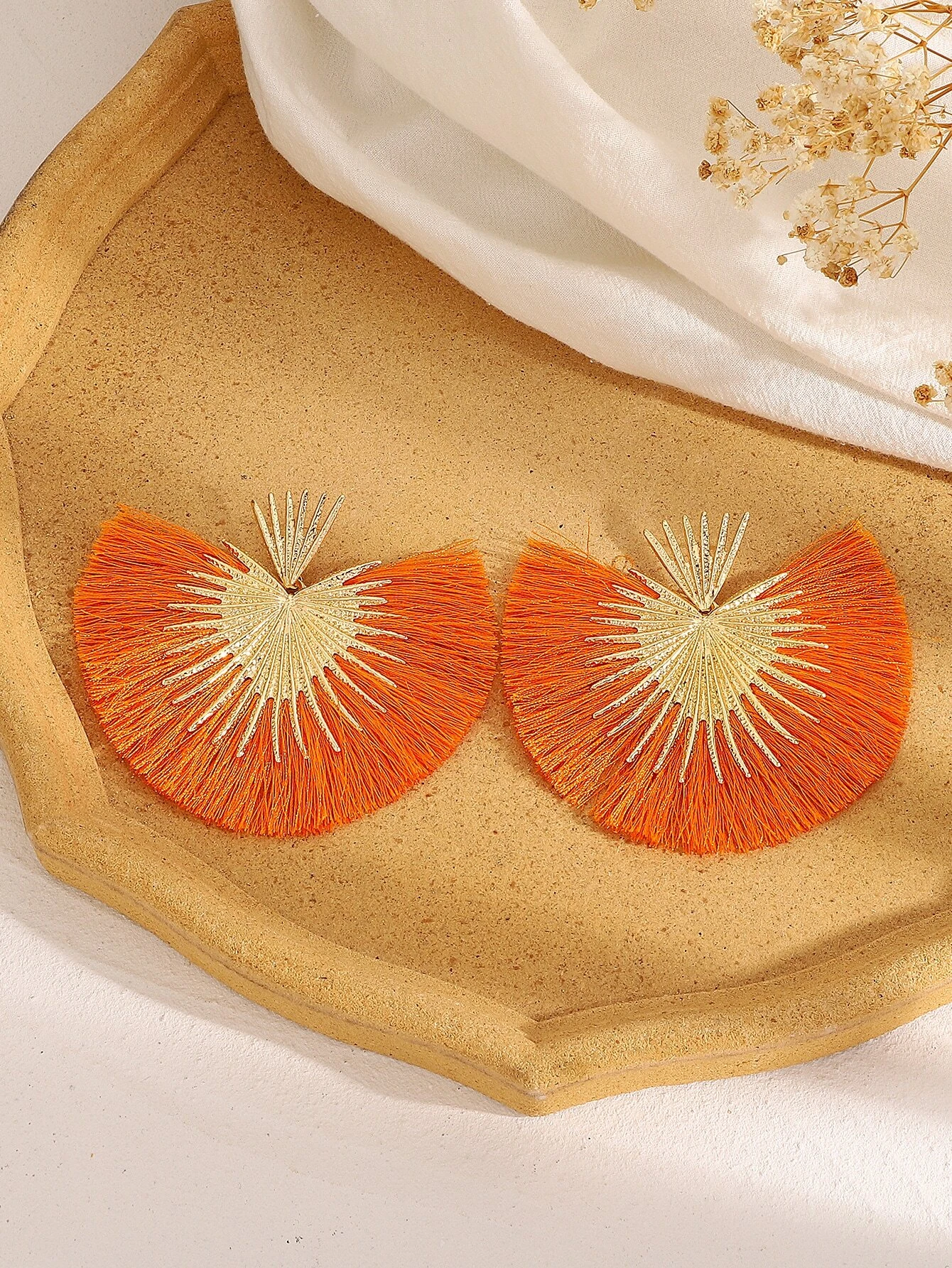 SHEIN 1pair Western Style Personality Retro Exaggerated Heart Shaped Fan Tassel Earrings - Image 2