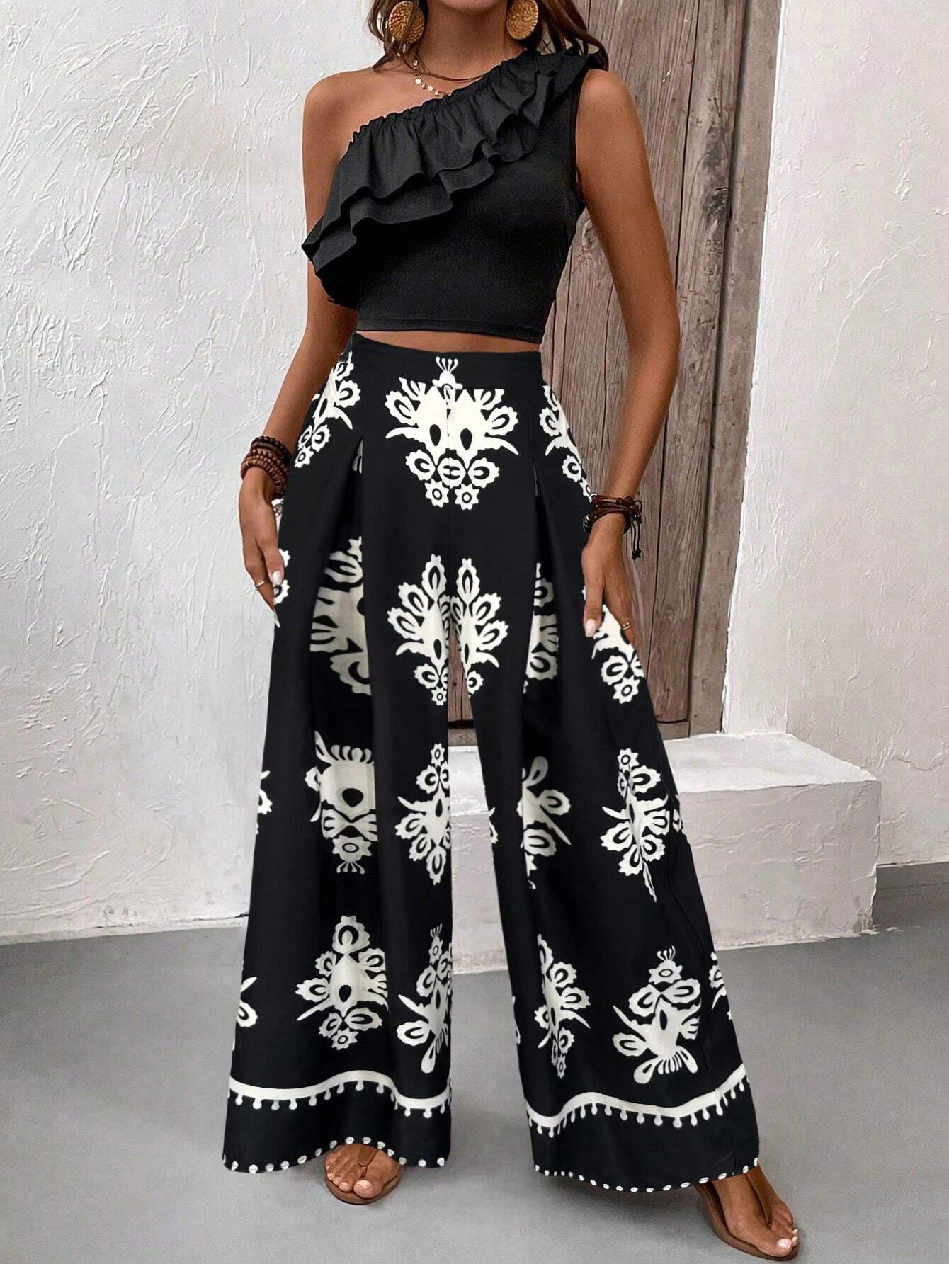 SHEIN Holidaya 2pcs/Set Ruffled Trim Asymmetric Sling Top And Hawaiian Pattern Flared Pants