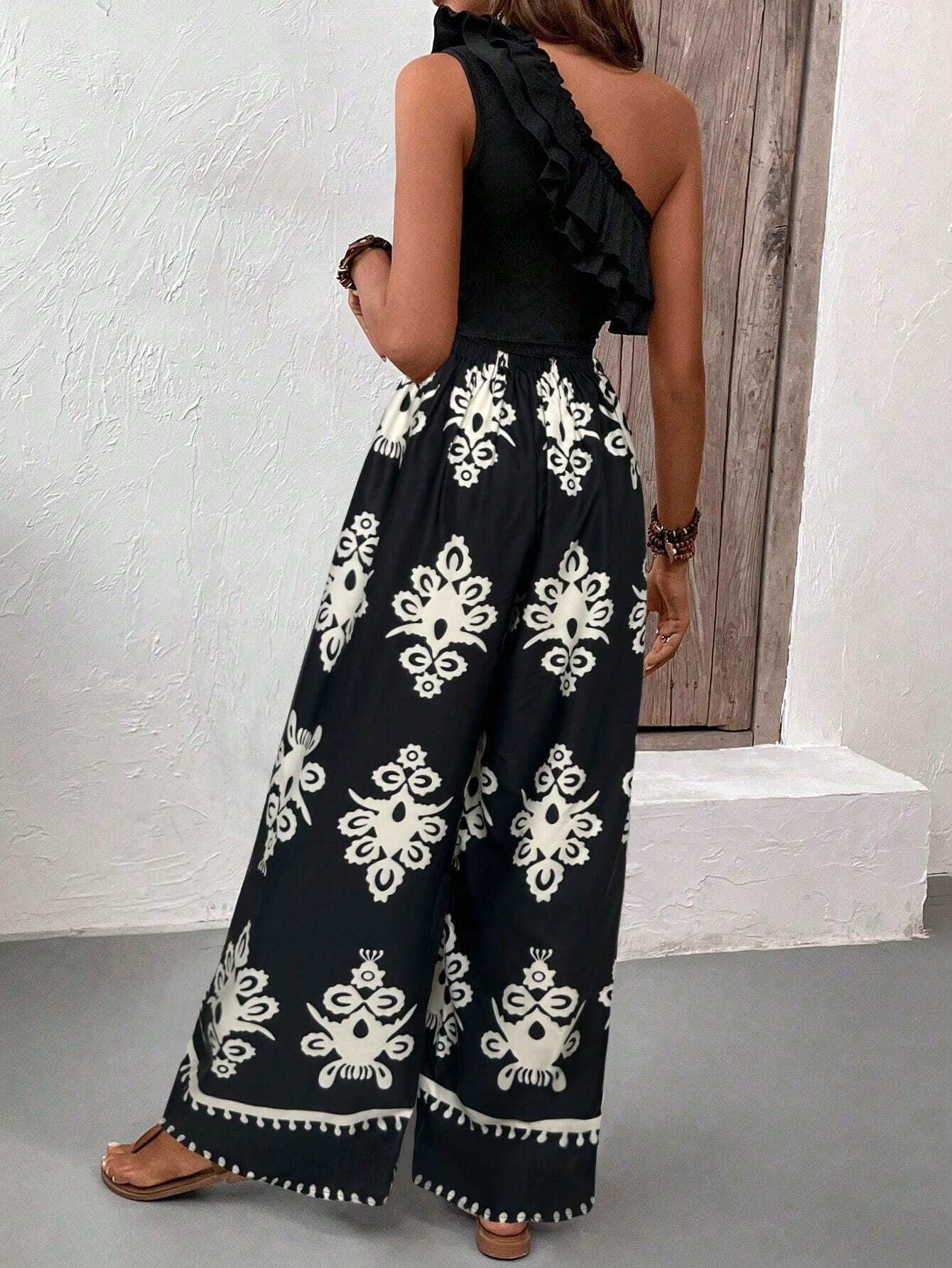 SHEIN Holidaya 2pcs/Set Ruffled Trim Asymmetric Sling Top And Hawaiian Pattern Flared Pants - Image 2