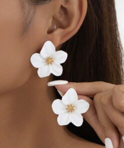 SHEIN 1 Pair Delicate Multicolored Dopamine Flower Shape 5-Petal White Stud Earrings