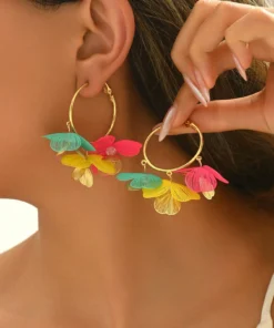 SHEIN 1 Pair Minimalist 3D Flower Earrings For Women