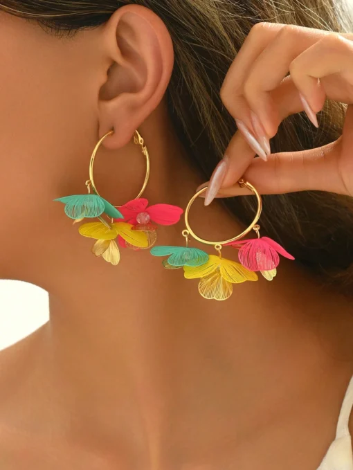 SHEIN 1 Pair Minimalist 3D Flower Earrings For Women