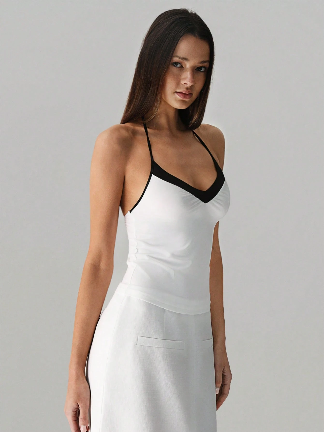 SHEIN TRNVIE Casual Fitted Contrast Trim V-Neck White Women Tank Top - Image 3