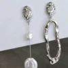SHEIN 1 Pair Asymmetrical Geometric Design Baroque Style Pearl Hollow Drop Asymmetric Earrings