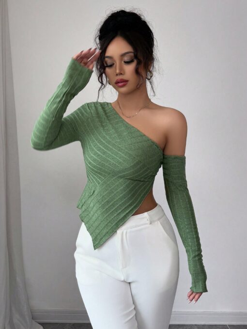 SHEIN Elenzga Women Solid Color Off Shoulder Fitted Asymmetric Hem Long Sleeve Fuzzy Soft T-Shirt