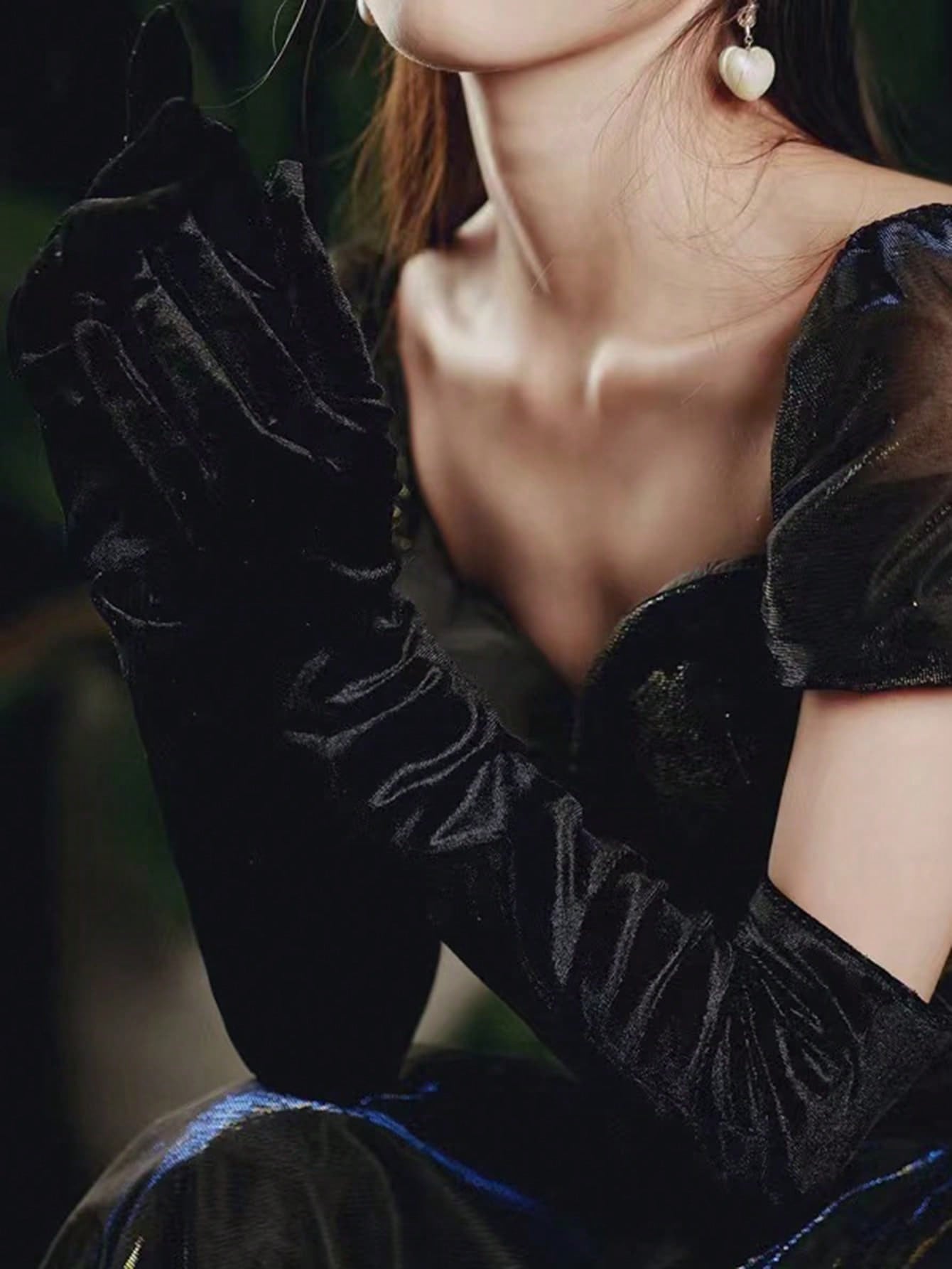 SHEIN 1 Pair Women's Black Velvet Elastic Long Elbow Length Gloves - Image 2