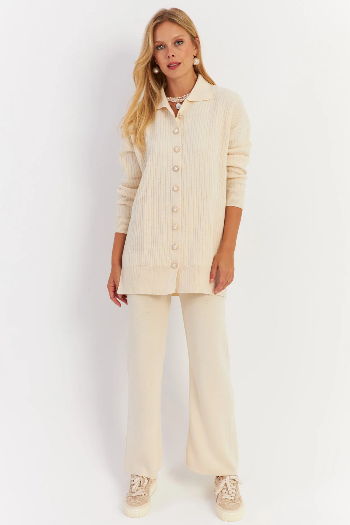 Trendyol Ecru Women's Knitwear Cardigan and Bottom Set - Pearl Buttoned Nuv26