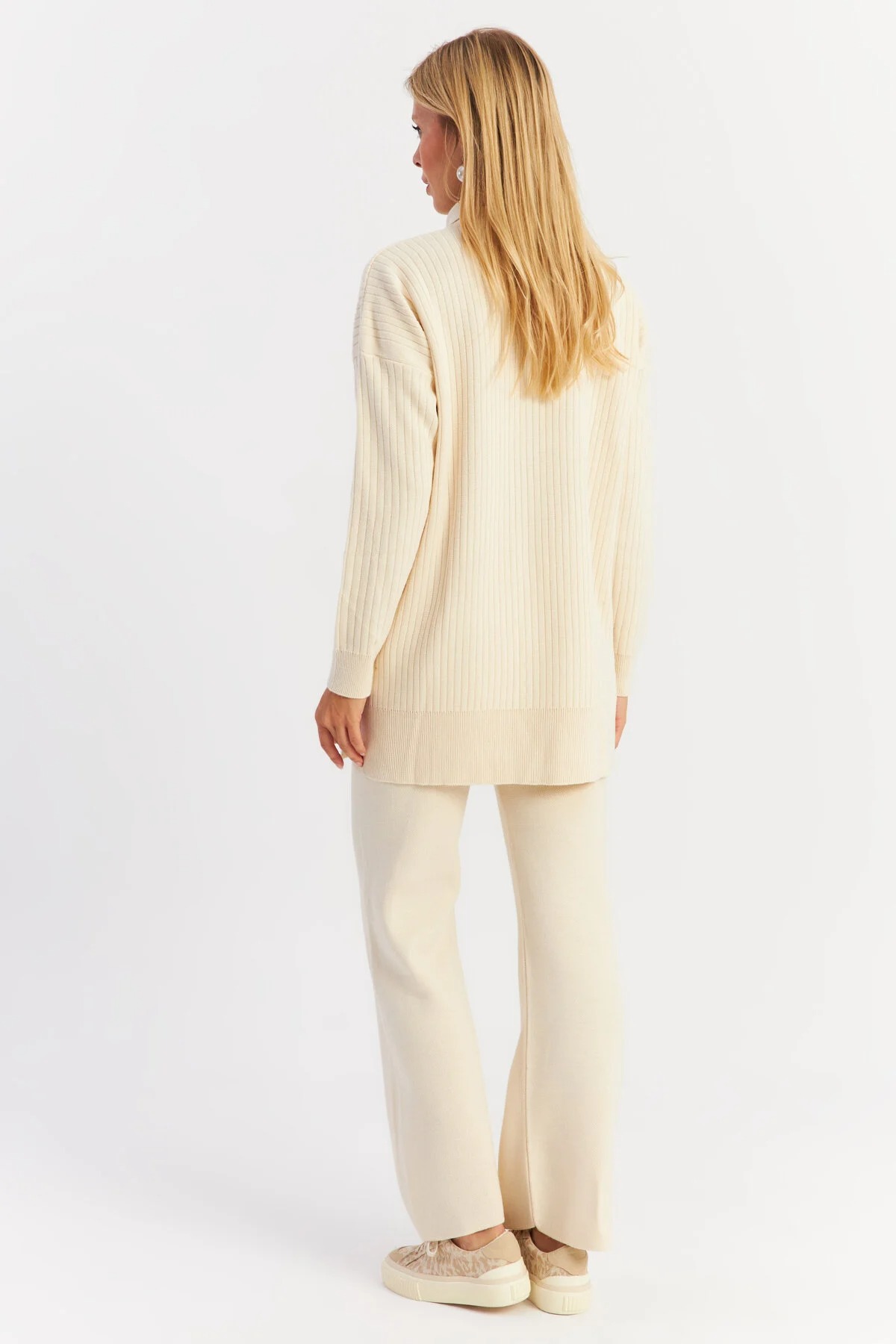 Trendyol Ecru Women's Knitwear Cardigan and Bottom Set - Pearl Buttoned Nuv26 - Image 4