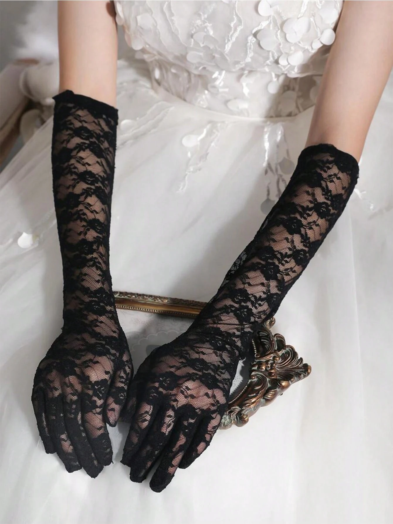 SHEIN Accessories 1 Pair Women Lace Embroidered Gloves